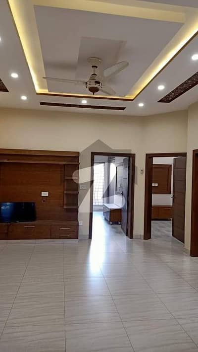 8 MARLA BEAUTIFUL FULL HOUSE FOR RENT IN SECTOR B BAHRIA TOWN LAHORE