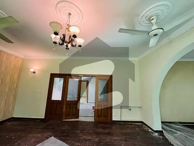 444 SY 5 Bedrooms House For Rent In F-7, Islamabad.