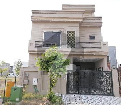 رائل پام سٹی ۔ بلاک ڈی رئیل پام سٹی,ایمن آباد موڑ,گوجرانوالہ میں 4 کمروں کا 5 مرلہ مکان 1.6 کروڑ میں برائے فروخت۔