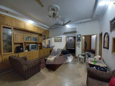 جوہر ٹاؤن فیز 2 جوہر ٹاؤن,لاہور میں 3 کمروں کا 8 مرلہ مکان 2.5 کروڑ میں برائے فروخت۔