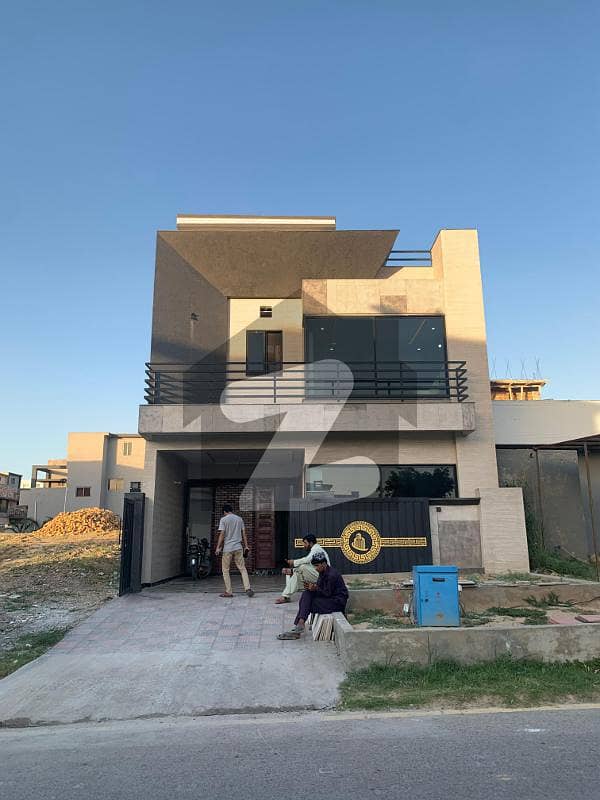 BRAND NEW HOUSE ON 60FT ROAD AVAILABLE FOR SALE IN C1 BLOCK MULT GARDENS B17