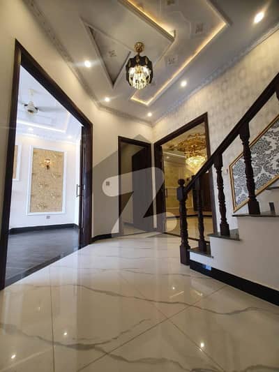 5 marla brand new luxury home available for rent in formanites housing society Lahore