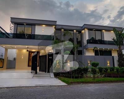 ڈی ایچ اے فیز 7 - بلاک وی فیز 7,ڈیفنس (ڈی ایچ اے),لاہور میں 5 کمروں کا 1 کنال مکان 7.15 کروڑ میں برائے فروخت۔