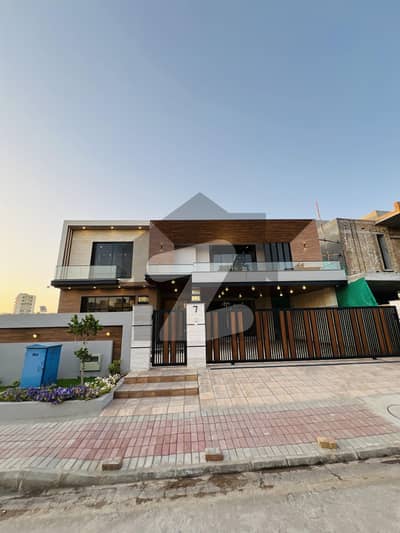 بحریہ ٹاؤن فیز 3 بحریہ ٹاؤن راولپنڈی,راولپنڈی میں 5 کمروں کا 1 کنال مکان 10.95 کروڑ میں برائے فروخت۔