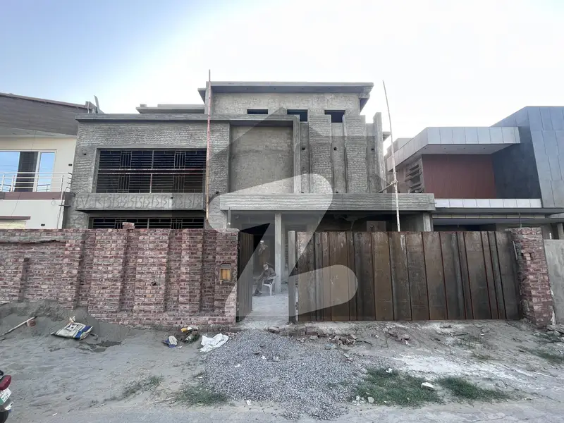 1 KANAL TRIPLE STORY GREY STRUCTURE HOUSE AVAILABLE ON HOT LOCATION