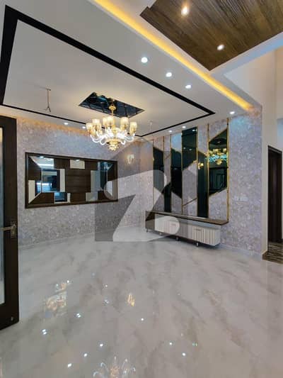 ایل ڈی اے ایوینیو ۔ بلاک جے ایل ڈی اے ایوینیو,لاہور میں 6 کمروں کا 10 مرلہ مکان 4.5 کروڑ میں برائے فروخت۔