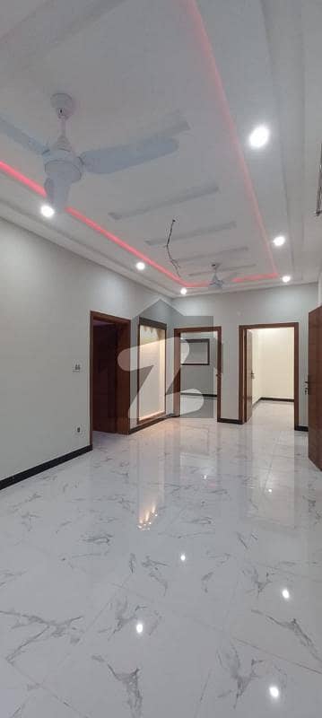 سوان گارڈن ۔ بلاک ای سوان گارڈن,اسلام آباد میں 5 کمروں کا 6 مرلہ مکان 3.4 کروڑ میں برائے فروخت۔