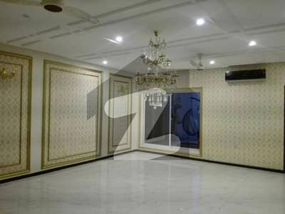 10 Marla Slightly House For Sale In Bahria Town - Oveseas A Block Lahore