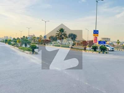 ٹاپ سٹی 1 اسلام آباد میں 10 مرلہ رہائشی پلاٹ 1.4 کروڑ میں برائے فروخت۔