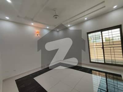 1.5 KANAL HOUSE IS AVAILABLE FOR RENT IN MUSLIM TOWN