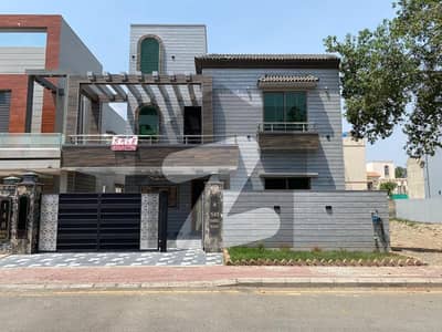 10 Marla Nice House with 4 Bedrooms For Sale in Bahria Town | Hot Location