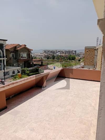 one Kanal New Upper portion beautiful location for rent