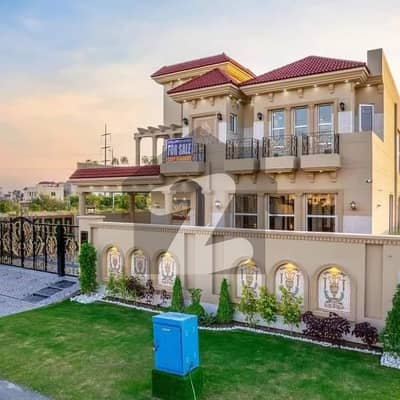 10 MARLA Old house available phase 1