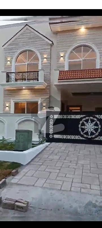 Brand New Luxury 8 Marla Double Storey House for Sale. Demand 8.5 crore negotiable