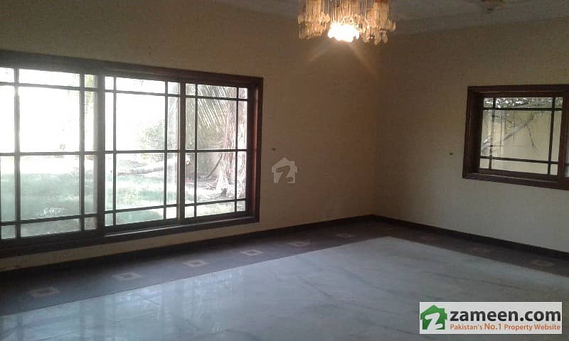 1000 Square Yards Maintained House For Sale In Phase VI