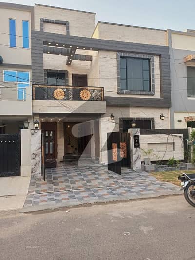 5 Marla House Available For rent In Sectore D Bahria Town Lahore.