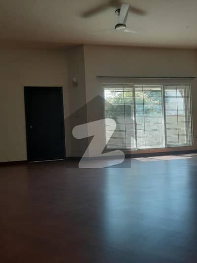 FOUR BEDROOMS SPACIOUS HOUSE FOR RENT