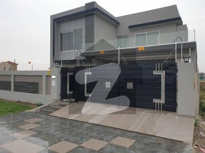 Hot Located 1 Kanal Full House with 5 Bedrooms For Rent in DHA Phase 8 |