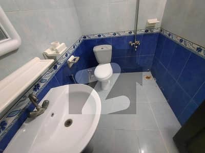 G,6/1_ FLAT FOR RENT 2 BED ATTACHED BATH TVL TILE FLOOR 2ND FLOOR SUITABLE FOR OFFICE BICHLOR & FAMILY NAYER TO PARK MOSQUE MARKET