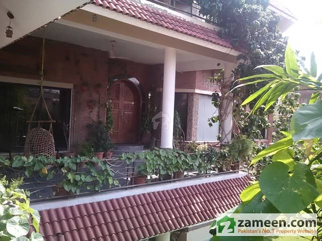Best Opportunity 2 Kanal Luxury House With Swimming Pool For Sale