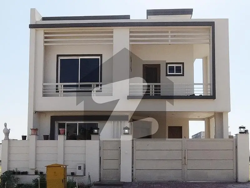 Prime Location In Bahria Town Phase 8 - Block B House For sale Sized 10 Marla