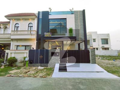 5 MARLA ULTRA MODERN HOUSE FOR SALE NEAR PARK IN DHA 9 TOWN