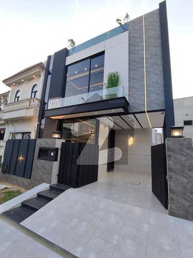 5 MARLA ULTRA MODERN HOUSE FOR SALE NEAR PARK IN DHA 9 TOWN