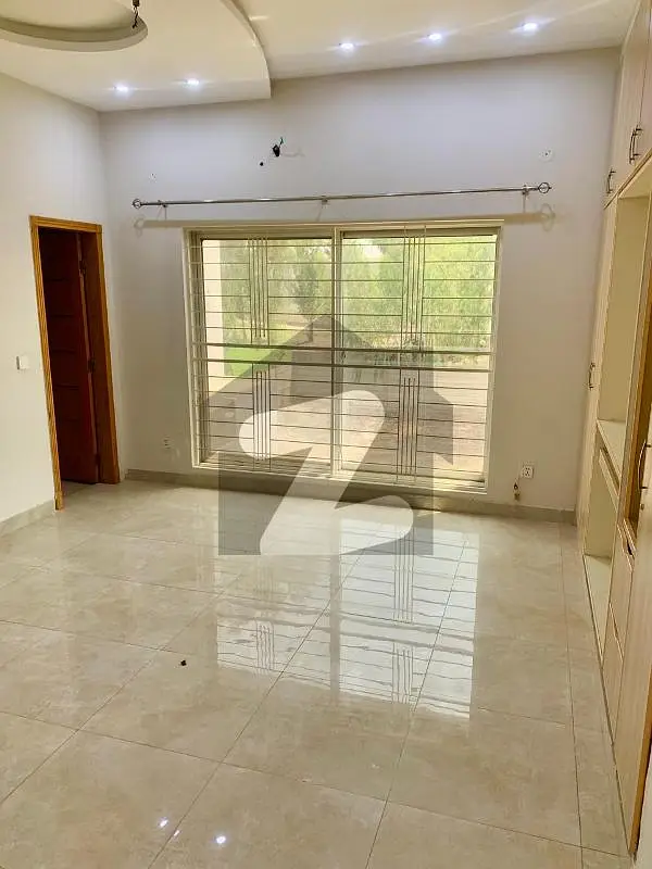 8M Upper Portion Available in Umar Block, Bahria Town, Lahore.