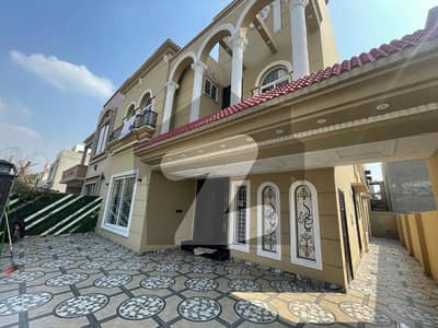 10 MARLA BRAND NEW BEAUTIFUL HOUSE FOR SALE IN BAHRIA TOWN LAOHRE