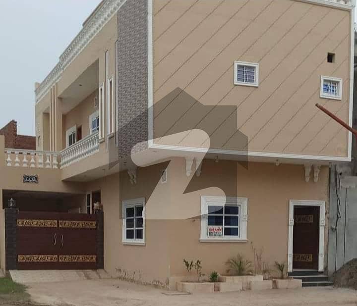 ملتان پبلک سکول روڈ ملتان میں 3 کمروں کا 4 مرلہ مکان 1.1 کروڑ میں برائے فروخت۔