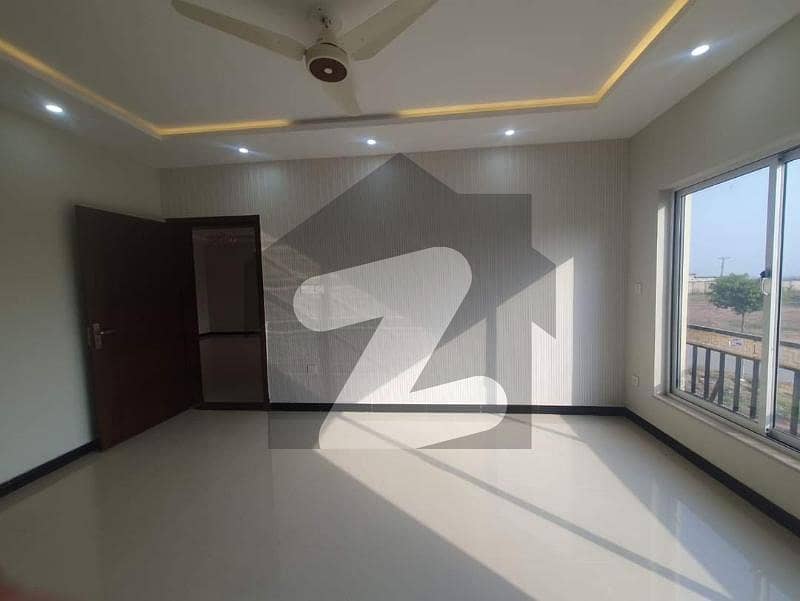 8 Marla Full House 5 Bedrooms 6 Washrooms One Car Parking And Servant