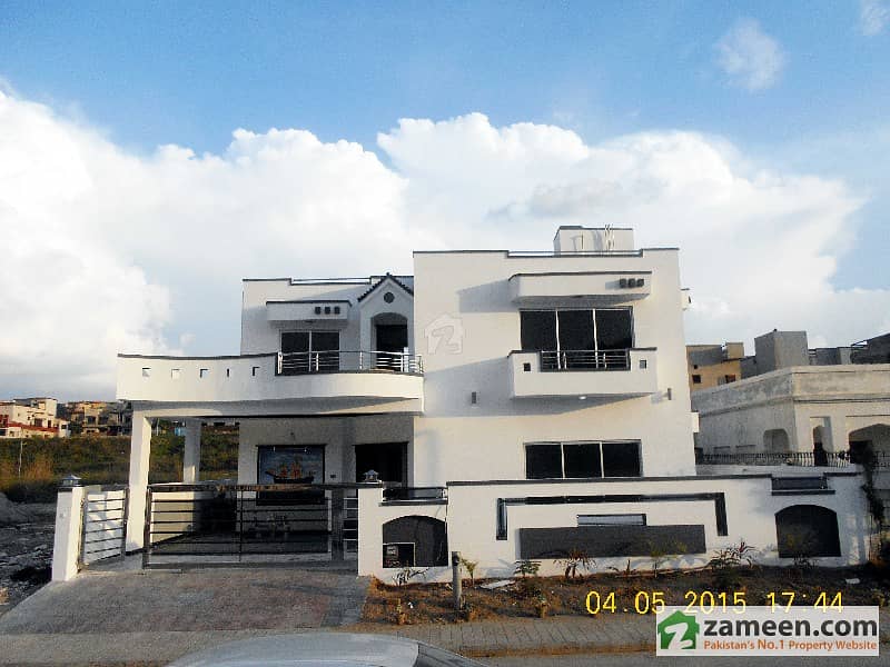 Dha Phase II Sector D - One Kanal Single Story House With 4 Beds For Sale