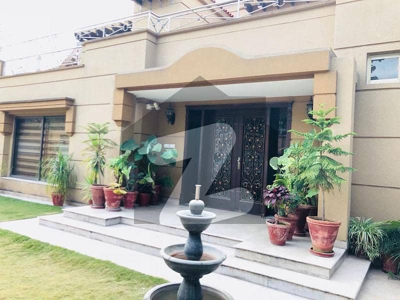 ایف ۔ 7/4 ایف ۔ 7,اسلام آباد میں 11 کمروں کا 2 کنال مکان 65.0 کروڑ میں برائے فروخت۔