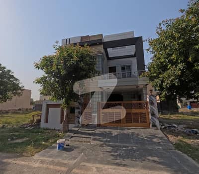 لو کاسٹ سیکٹر بحریہ آرچرڈ فیز 2,بحریہ آرچرڈ,لاہور میں 3 کمروں کا 5 مرلہ مکان 1.9 کروڑ میں برائے فروخت۔