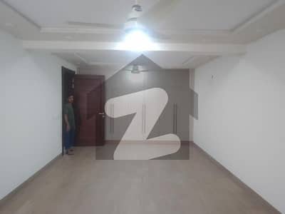 اَپر مال لاہور میں 6 کمروں کا 1 کنال مکان 7.0 لاکھ میں کرایہ پر دستیاب ہے۔