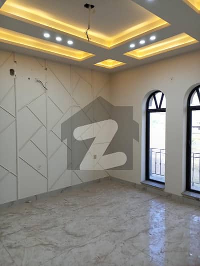کینال روڈ فیصل آباد میں 4 کمروں کا 7 مرلہ مکان 2.23 کروڑ میں برائے فروخت۔
