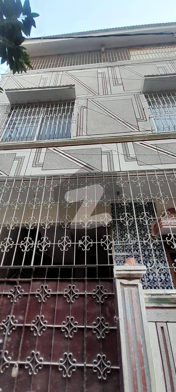 بفر زون - سیکٹر 15-B بفر زون,نارتھ کراچی,کراچی میں 5 کمروں کا 5 مرلہ مکان 2.2 کروڑ میں برائے فروخت۔