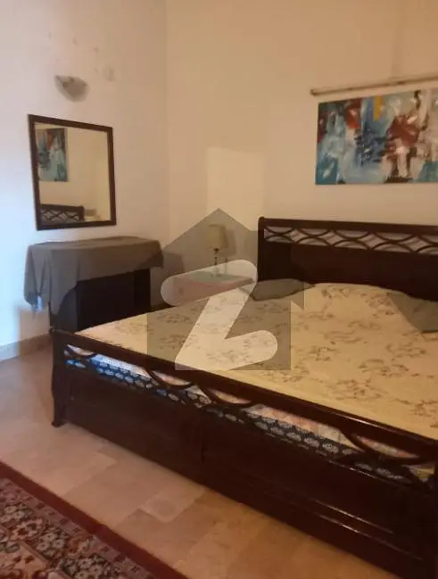 500 Yards House's Full Furnished Room Available