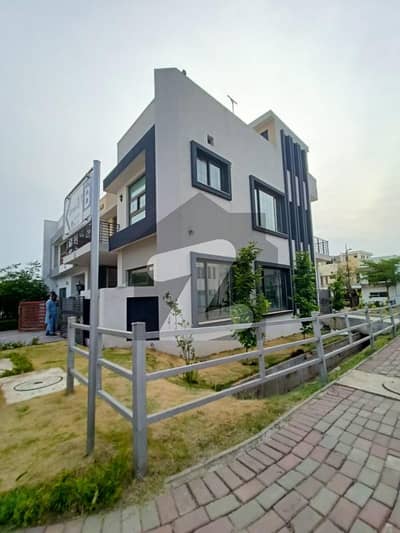 Sector B1 5 Marla Brand New Corner House For Rent