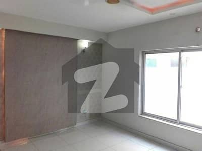 10 Marla Slightly House For Sale In Bahria Town - Quaid Block Lahore