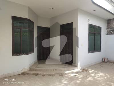 عباس بنگلوں رحیم یار خان میں 4 کمروں کا 8 مرلہ مکان 1.3 کروڑ میں برائے فروخت۔
