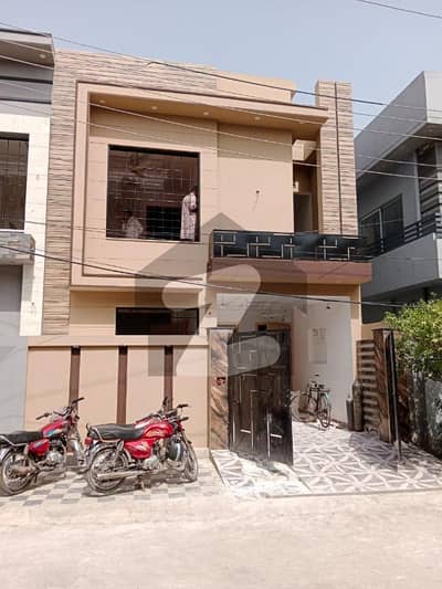 جوہر ٹاؤن لاہور میں 5 کمروں کا 5 مرلہ مکان 2.9 کروڑ میں برائے فروخت۔