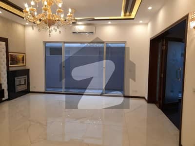 ڈی ایچ اے فیز 4 - بلاک ڈبل سی فیز 4,ڈیفنس (ڈی ایچ اے),لاہور میں 5 کمروں کا 1 کنال مکان 7.8 کروڑ میں برائے فروخت۔
