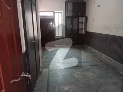 Near to Park House Of 5 Marla In Shah Rukn-e-Alam Colony - Block F For rent