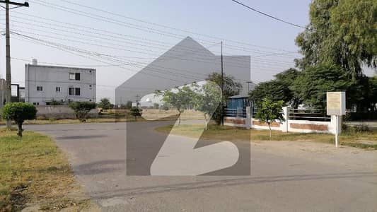 1 KANAL 60FT ROAD PLOT FOR SALE IN INVESTOR RATE NEAR MAIN COMMERCIAL PARK