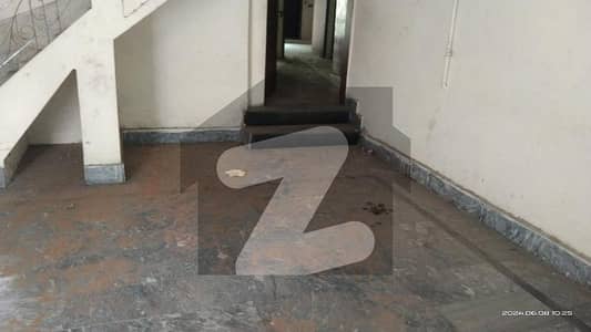 شادمان لاہور میں 8 کمروں کا 10 مرلہ مکان 2.25 لاکھ میں کرایہ پر دستیاب ہے۔