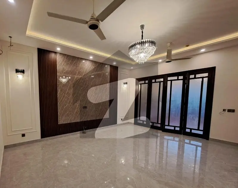 10 MARLA FULL BASEMENT BEAUTIFUL BUNGALOW IS AVAILABLE FOR RENT IN DHA PHASE 6