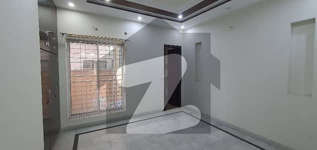 8 MARLA BEAUTIFUL HOUSE FOR SALE | NEAR TO MAIN ROAD