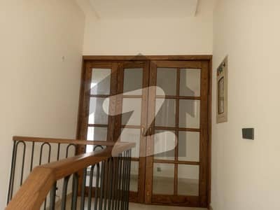 ڈی ایچ اے فیز 5 - بلاک جی فیز 5,ڈیفنس (ڈی ایچ اے),لاہور میں 3 کمروں کا 1 کنال بالائی پورشن 1.6 لاکھ میں کرایہ پر دستیاب ہے۔