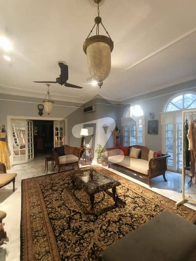 گلبرگ لاہور میں 5 کمروں کا 1 کنال مکان 5.0 لاکھ میں کرایہ پر دستیاب ہے۔